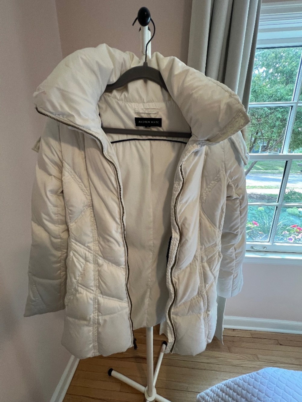 White hooded down jacket